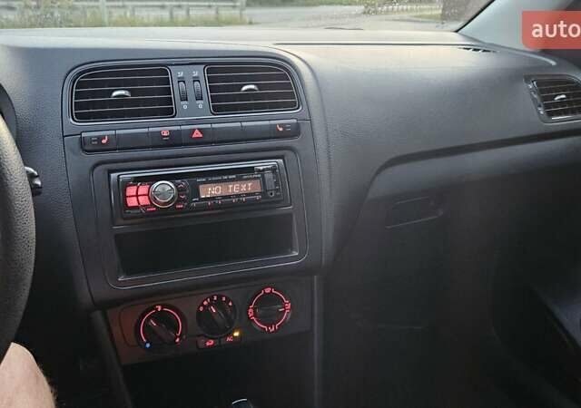 Черный Фольксваген Поло, объемом двигателя 1.6 л и пробегом 150 тыс. км за 8550 $, фото 55 на Automoto.ua