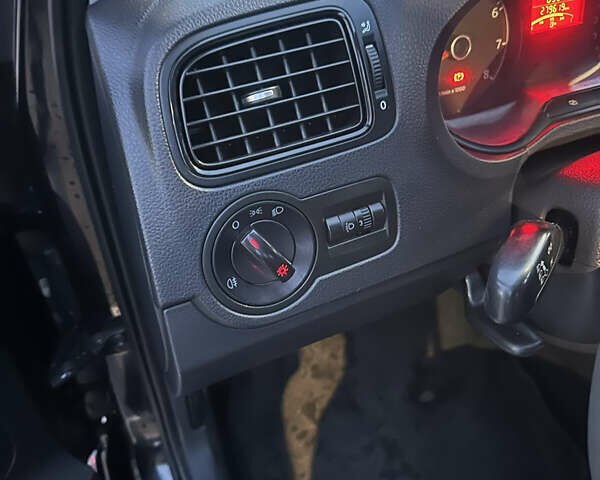 Чорний Фольксваген Поло, об'ємом двигуна 1.6 л та пробігом 270 тис. км за 6100 $, фото 6 на Automoto.ua