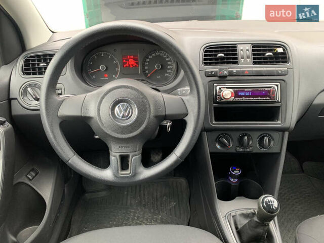 Черный Фольксваген Поло, объемом двигателя 1.6 л и пробегом 275 тыс. км за 5900 $, фото 11 на Automoto.ua