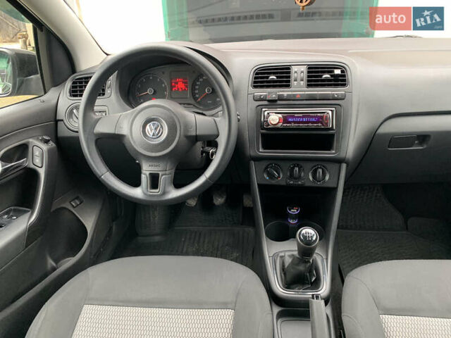 Черный Фольксваген Поло, объемом двигателя 1.6 л и пробегом 275 тыс. км за 5900 $, фото 10 на Automoto.ua