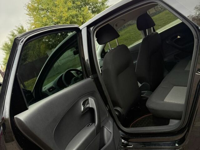 Черный Фольксваген Поло, объемом двигателя 1.6 л и пробегом 180 тыс. км за 5400 $, фото 10 на Automoto.ua