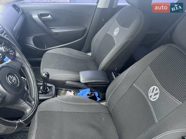 Черный Фольксваген Поло, объемом двигателя 1.6 л и пробегом 153 тыс. км за 6500 $, фото 6 на Automoto.ua