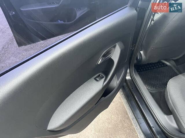 Черный Фольксваген Поло, объемом двигателя 1.6 л и пробегом 153 тыс. км за 6500 $, фото 8 на Automoto.ua