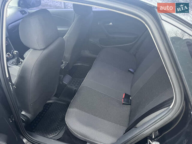 Черный Фольксваген Поло, объемом двигателя 1.6 л и пробегом 153 тыс. км за 6500 $, фото 7 на Automoto.ua