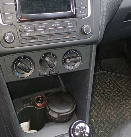 Черный Фольксваген Поло, объемом двигателя 1.6 л и пробегом 32 тыс. км за 10500 $, фото 6 на Automoto.ua