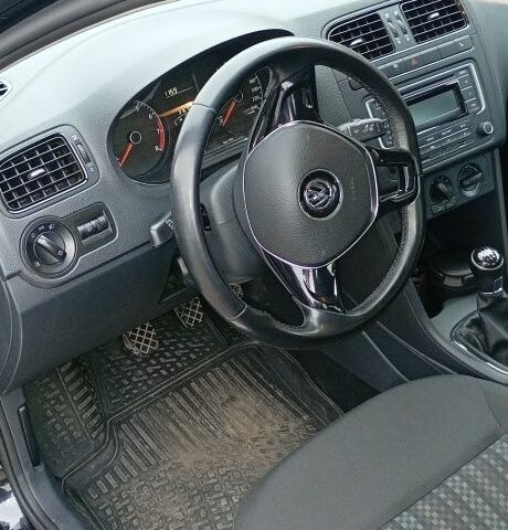 Черный Фольксваген Поло, объемом двигателя 1.6 л и пробегом 32 тыс. км за 10500 $, фото 4 на Automoto.ua