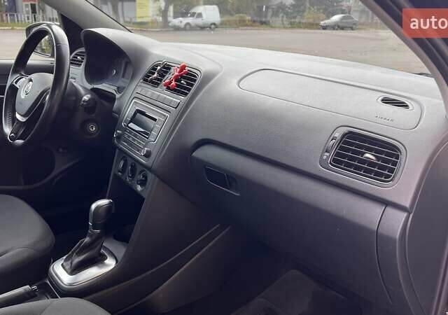 Чорний Фольксваген Поло, об'ємом двигуна 1.6 л та пробігом 77 тис. км за 9800 $, фото 4 на Automoto.ua