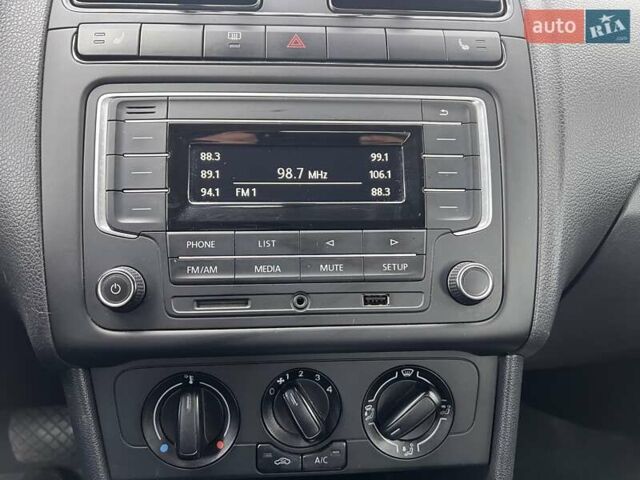 Чорний Фольксваген Поло, об'ємом двигуна 1.6 л та пробігом 77 тис. км за 9800 $, фото 5 на Automoto.ua