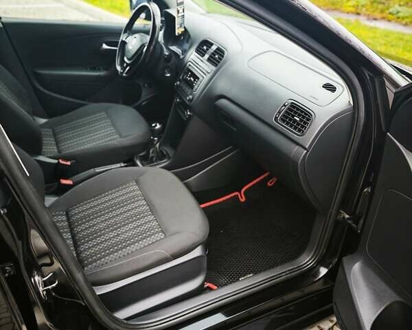 Черный Фольксваген Поло, объемом двигателя 1.4 л и пробегом 126 тыс. км за 8300 $, фото 14 на Automoto.ua