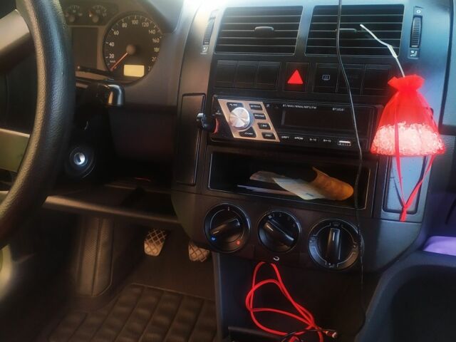 Фиолетовый Фольксваген Поло, объемом двигателя 1.2 л и пробегом 145 тыс. км за 3000 $, фото 2 на Automoto.ua