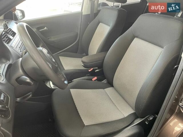 Коричневий Фольксваген Поло, об'ємом двигуна 1.39 л та пробігом 154 тис. км за 8490 $, фото 28 на Automoto.ua