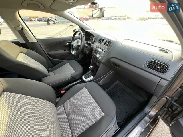 Коричневый Фольксваген Поло, объемом двигателя 1.39 л и пробегом 122 тыс. км за 9500 $, фото 12 на Automoto.ua