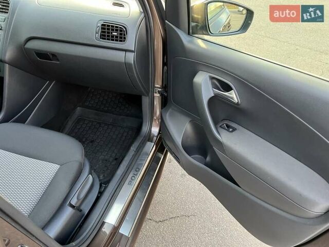 Коричневый Фольксваген Поло, объемом двигателя 1.39 л и пробегом 122 тыс. км за 9500 $, фото 17 на Automoto.ua