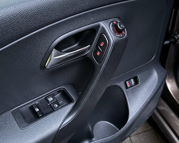 Коричневый Фольксваген Поло, объемом двигателя 1.6 л и пробегом 87 тыс. км за 11500 $, фото 17 на Automoto.ua