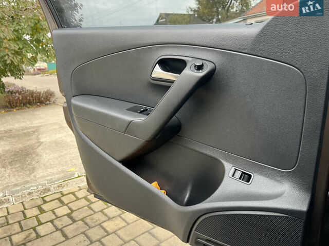 Коричневый Фольксваген Поло, объемом двигателя 1.6 л и пробегом 104 тыс. км за 10700 $, фото 36 на Automoto.ua