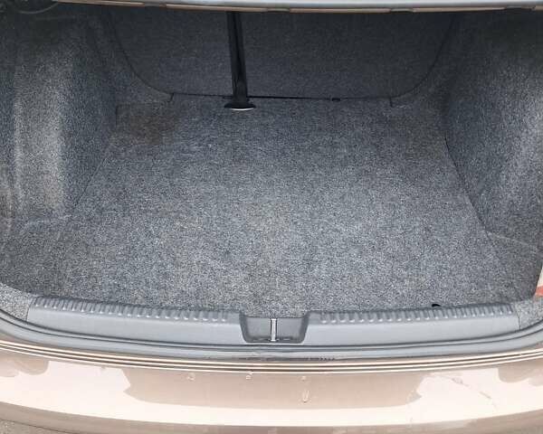 Коричневий Фольксваген Поло, об'ємом двигуна 1.39 л та пробігом 68 тис. км за 10000 $, фото 5 на Automoto.ua