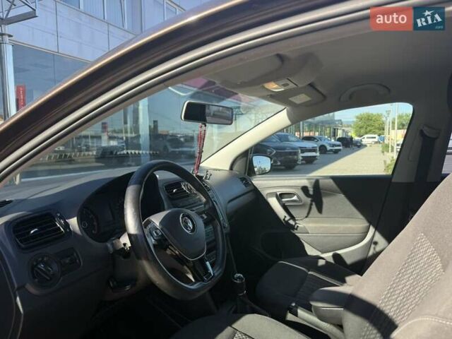 Коричневый Фольксваген Поло, объемом двигателя 1.39 л и пробегом 84 тыс. км за 10200 $, фото 2 на Automoto.ua