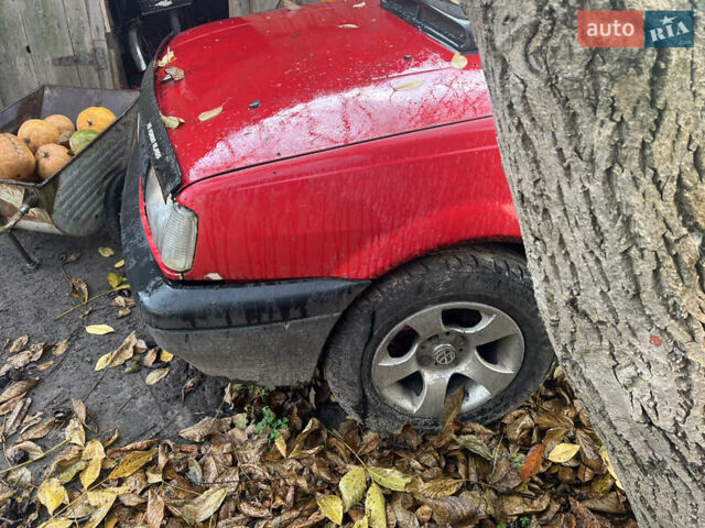 Красный Фольксваген Поло, объемом двигателя 1.04 л и пробегом 200 тыс. км за 1100 $, фото 4 на Automoto.ua