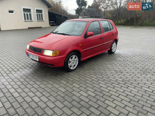 Червоний Фольксваген Поло, об'ємом двигуна 1.3 л та пробігом 200 тис. км за 2200 $, фото 1 на Automoto.ua