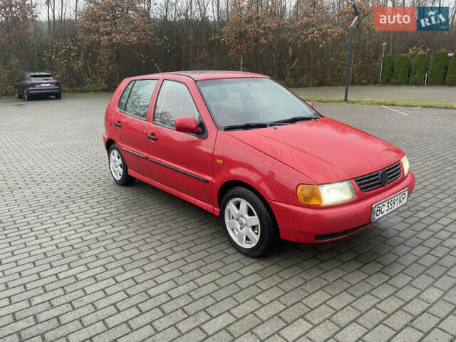 Червоний Фольксваген Поло, об'ємом двигуна 1.3 л та пробігом 200 тис. км за 2200 $, фото 3 на Automoto.ua