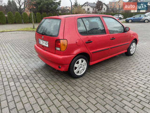 Червоний Фольксваген Поло, об'ємом двигуна 1.3 л та пробігом 200 тис. км за 2200 $, фото 5 на Automoto.ua