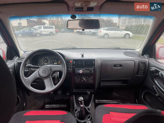 Червоний Фольксваген Поло, об'ємом двигуна 1.3 л та пробігом 200 тис. км за 2200 $, фото 8 на Automoto.ua