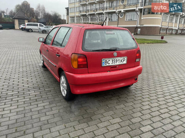 Червоний Фольксваген Поло, об'ємом двигуна 1.3 л та пробігом 200 тис. км за 2200 $, фото 6 на Automoto.ua