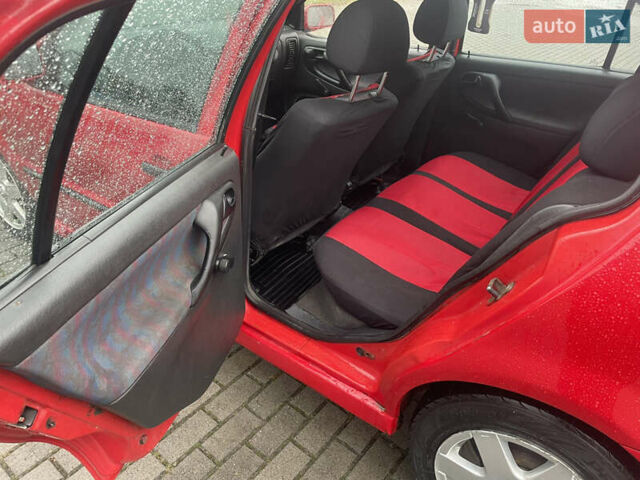 Червоний Фольксваген Поло, об'ємом двигуна 1.3 л та пробігом 200 тис. км за 2200 $, фото 11 на Automoto.ua