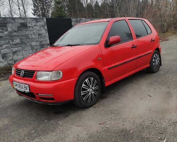 Красный Фольксваген Поло, объемом двигателя 1 л и пробегом 286 тыс. км за 1900 $, фото 2 на Automoto.ua