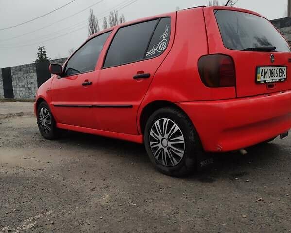Красный Фольксваген Поло, объемом двигателя 1 л и пробегом 286 тыс. км за 1900 $, фото 1 на Automoto.ua