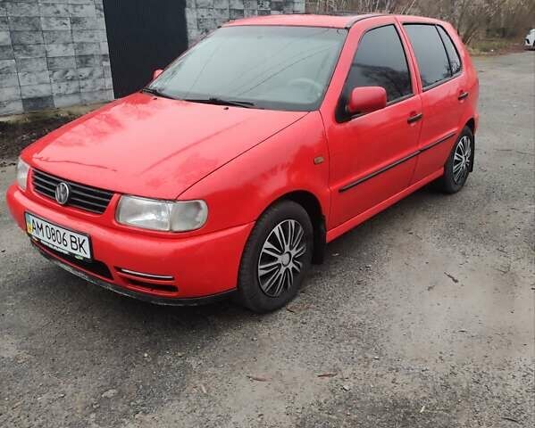 Красный Фольксваген Поло, объемом двигателя 1 л и пробегом 286 тыс. км за 1900 $, фото 15 на Automoto.ua