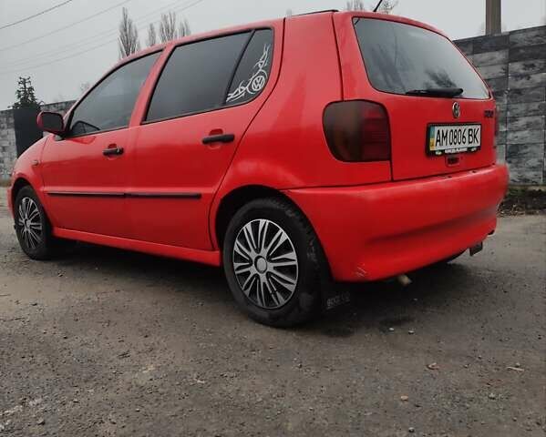 Красный Фольксваген Поло, объемом двигателя 1 л и пробегом 286 тыс. км за 1900 $, фото 6 на Automoto.ua