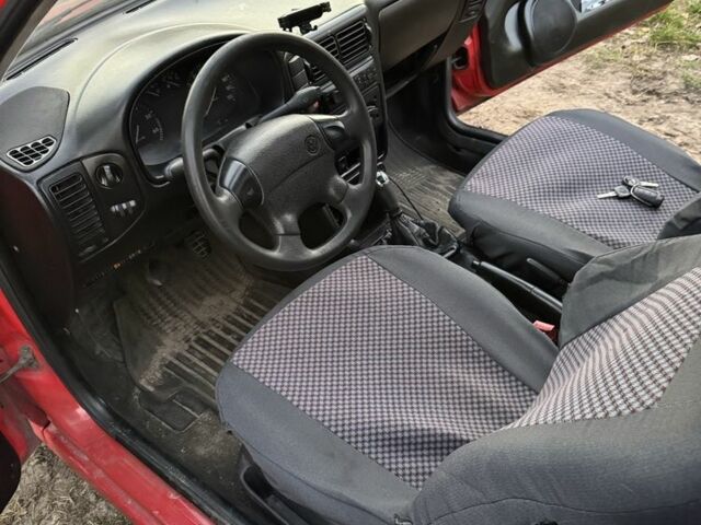 Червоний Фольксваген Поло, об'ємом двигуна 1.4 л та пробігом 266 тис. км за 1500 $, фото 6 на Automoto.ua