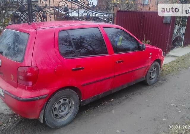 Красный Фольксваген Поло, объемом двигателя 1 л и пробегом 254 тыс. км за 2500 $, фото 1 на Automoto.ua