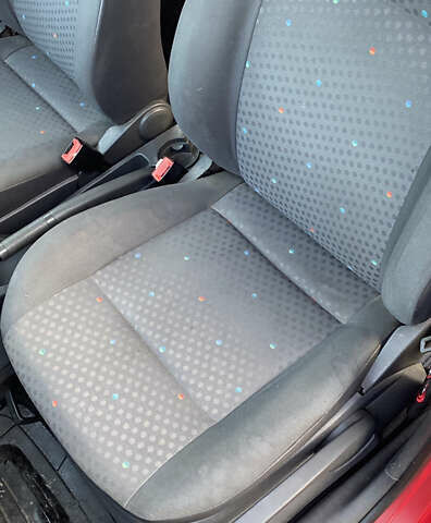 Красный Фольксваген Поло, объемом двигателя 1.4 л и пробегом 232 тыс. км за 3650 $, фото 8 на Automoto.ua