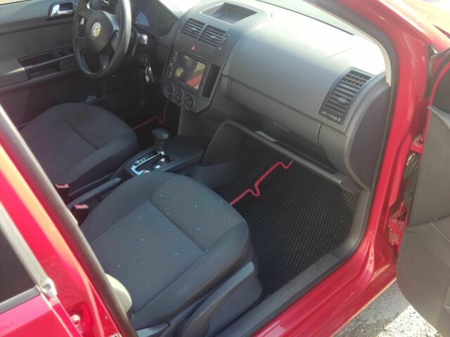 Красный Фольксваген Поло, объемом двигателя 1.4 л и пробегом 160 тыс. км за 5000 $, фото 9 на Automoto.ua