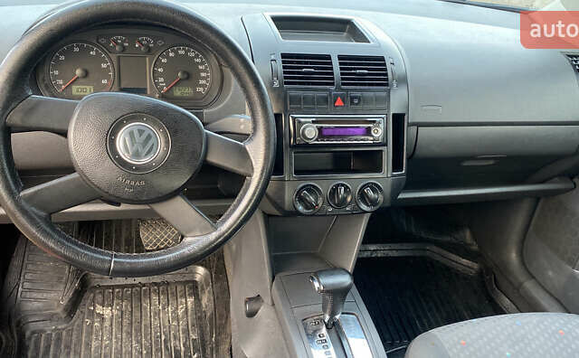 Красный Фольксваген Поло, объемом двигателя 1.4 л и пробегом 232 тыс. км за 3650 $, фото 6 на Automoto.ua