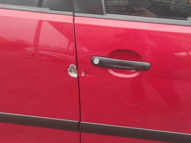 Червоний Фольксваген Поло, об'ємом двигуна 1.4 л та пробігом 252 тис. км за 4000 $, фото 7 на Automoto.ua