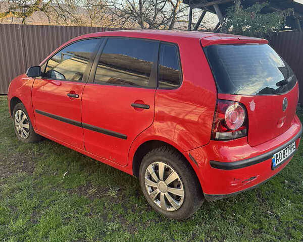 Красный Фольксваген Поло, объемом двигателя 1.2 л и пробегом 175 тыс. км за 3000 $, фото 3 на Automoto.ua