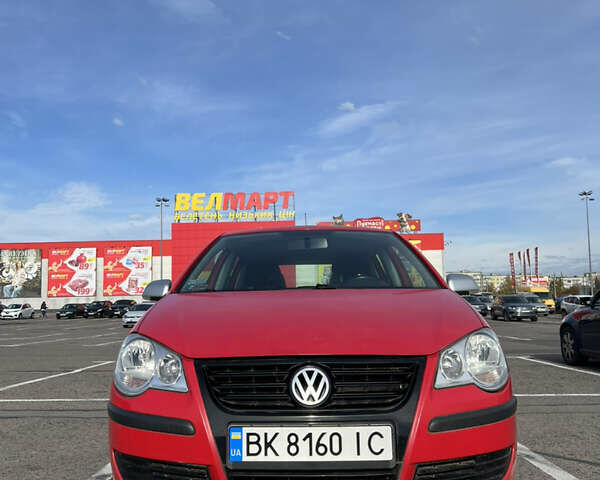 Красный Фольксваген Поло, объемом двигателя 1.39 л и пробегом 160 тыс. км за 3999 $, фото 2 на Automoto.ua