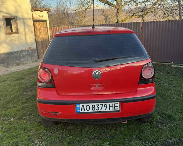 Красный Фольксваген Поло, объемом двигателя 1.2 л и пробегом 175 тыс. км за 3000 $, фото 5 на Automoto.ua