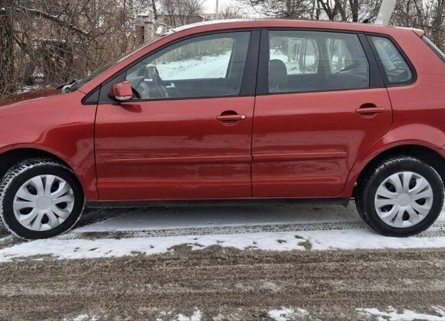 Красный Фольксваген Поло, объемом двигателя 1.4 л и пробегом 225 тыс. км за 4100 $, фото 5 на Automoto.ua