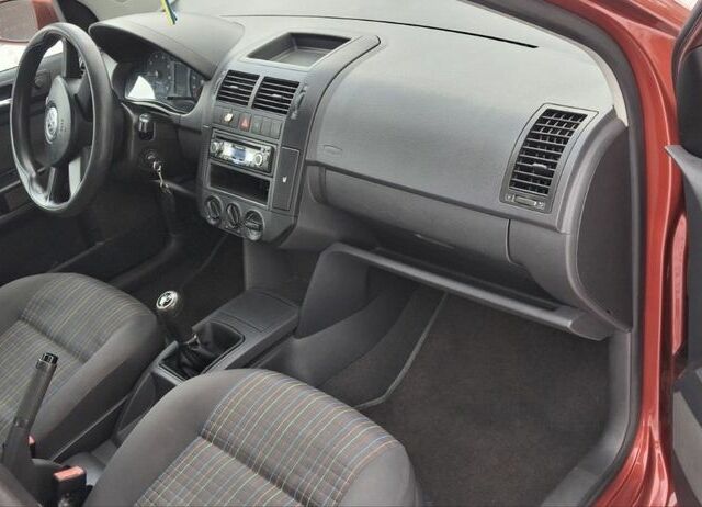 Червоний Фольксваген Поло, об'ємом двигуна 1.4 л та пробігом 220 тис. км за 4100 $, фото 7 на Automoto.ua