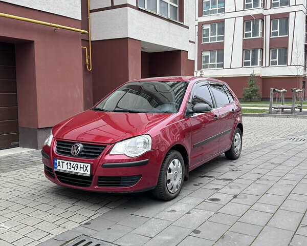 Красный Фольксваген Поло, объемом двигателя 1.4 л и пробегом 235 тыс. км за 5500 $, фото 4 на Automoto.ua