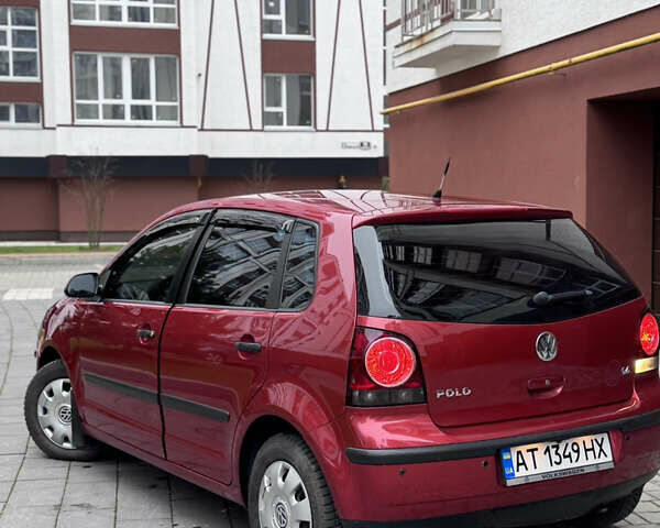 Красный Фольксваген Поло, объемом двигателя 1.4 л и пробегом 235 тыс. км за 5500 $, фото 5 на Automoto.ua