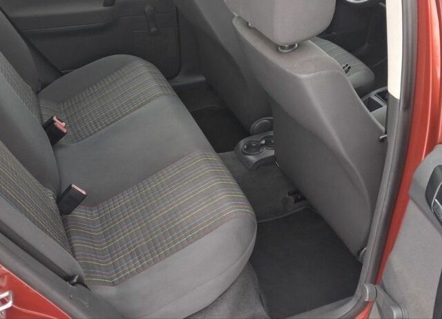 Красный Фольксваген Поло, объемом двигателя 1.4 л и пробегом 225 тыс. км за 4100 $, фото 8 на Automoto.ua