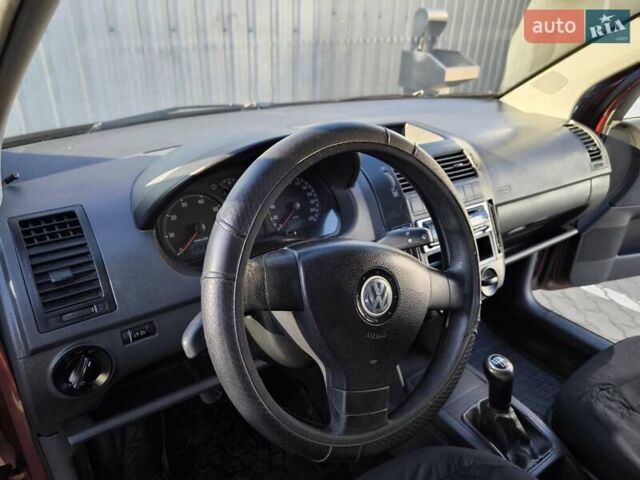 Червоний Фольксваген Поло, об'ємом двигуна 1.39 л та пробігом 339 тис. км за 3850 $, фото 9 на Automoto.ua