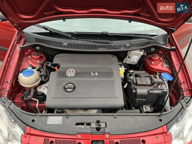 Червоний Фольксваген Поло, об'ємом двигуна 1.4 л та пробігом 180 тис. км за 6000 $, фото 26 на Automoto.ua