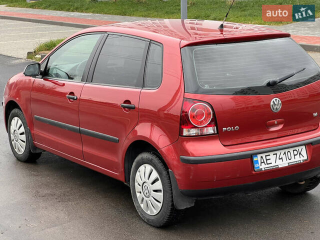 Червоний Фольксваген Поло, об'ємом двигуна 1.4 л та пробігом 180 тис. км за 6000 $, фото 10 на Automoto.ua