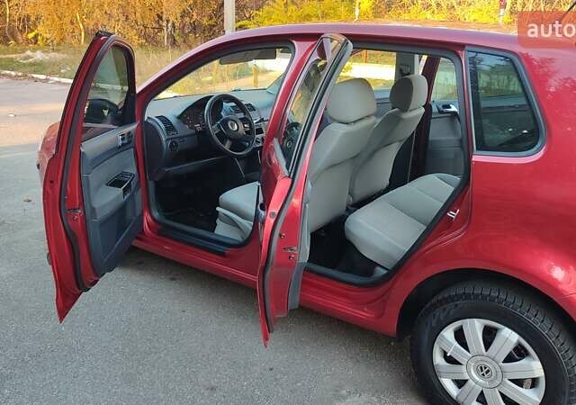 Красный Фольксваген Поло, объемом двигателя 1.4 л и пробегом 240 тыс. км за 4950 $, фото 20 на Automoto.ua